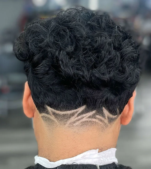 Tapered Neckline with Razored Design